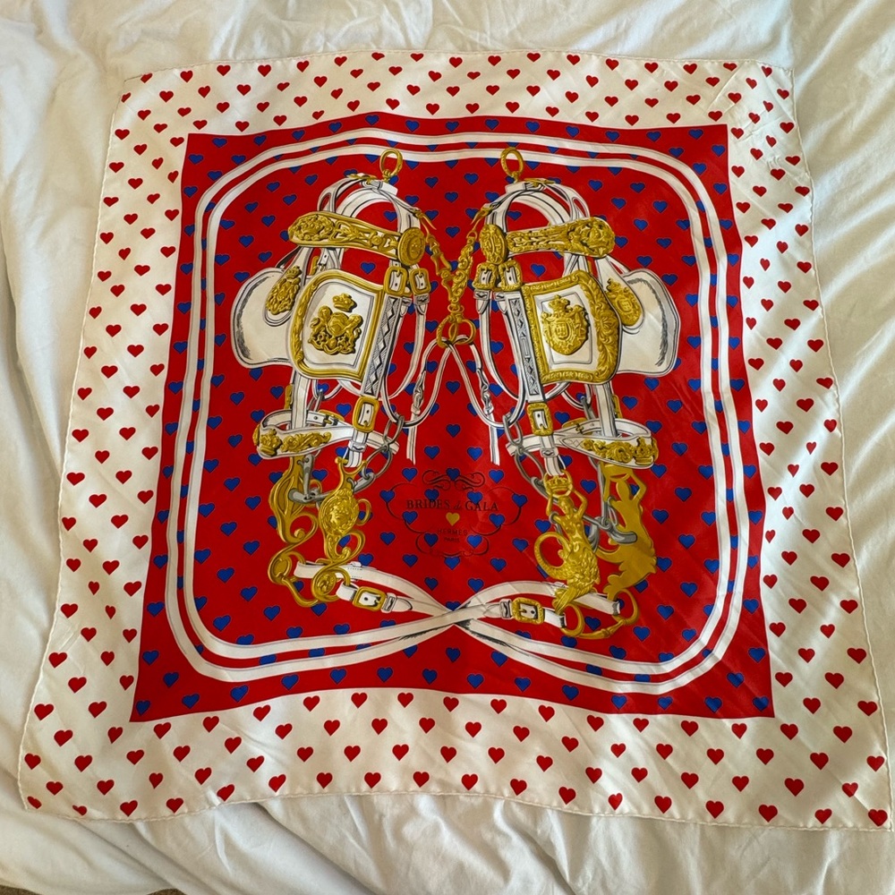 Elegant Authentic Hermès Scarf - Picture 3 of 11
